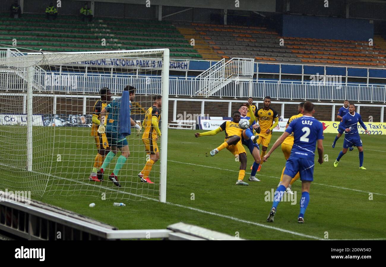 Prima metà goalmouth azione durante la partita Vanarama National League tra Hartlepool United e Aldershot Town a Victoria Park, Hartlepool sabato 3 ottobre 2020. (Credit: Christopher Booth | MI News) © MI NewsL Credit: MI News & Sport /Alamy Live News Foto Stock