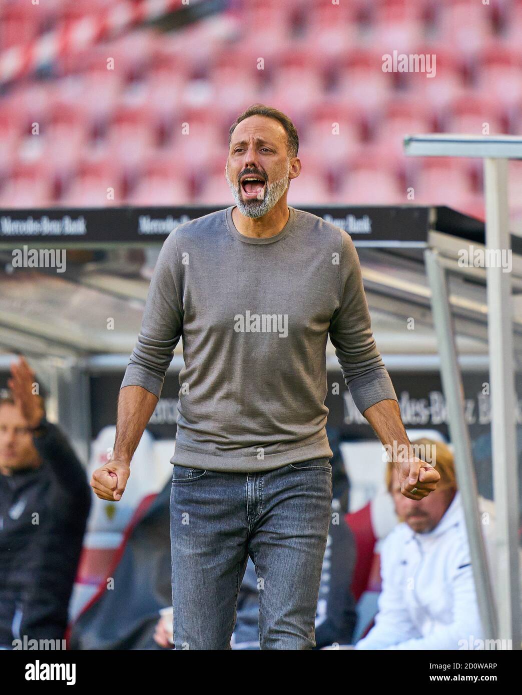 Pellegrino MATARAZZO, VFB Head Coach , geste VFB STUTTGART - BAYER 04 LEVERKUSEN - le NORME DFL VIETANO QUALSIASI USO DI FOTOGRAFIE come SEQUENZE DI IMMAGINI e/o QUASI-VIDEO - DFL 1.German Soccer League , Stuttgart, 03 ottobre 2020, Stagione 2020/2021, giorno 03, © Peter Schatz / Alamy Live News Foto Stock