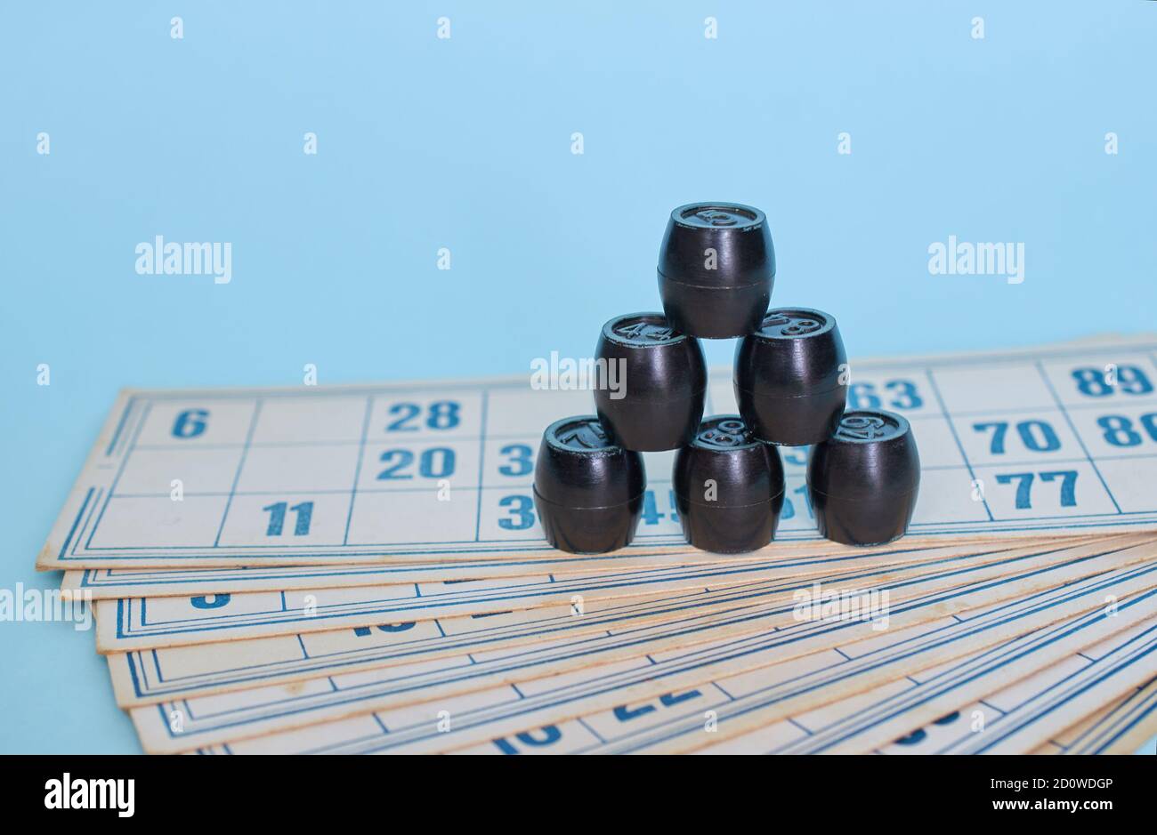 Carte e barili del gioco da tavolo Lotto primo piano Foto Stock