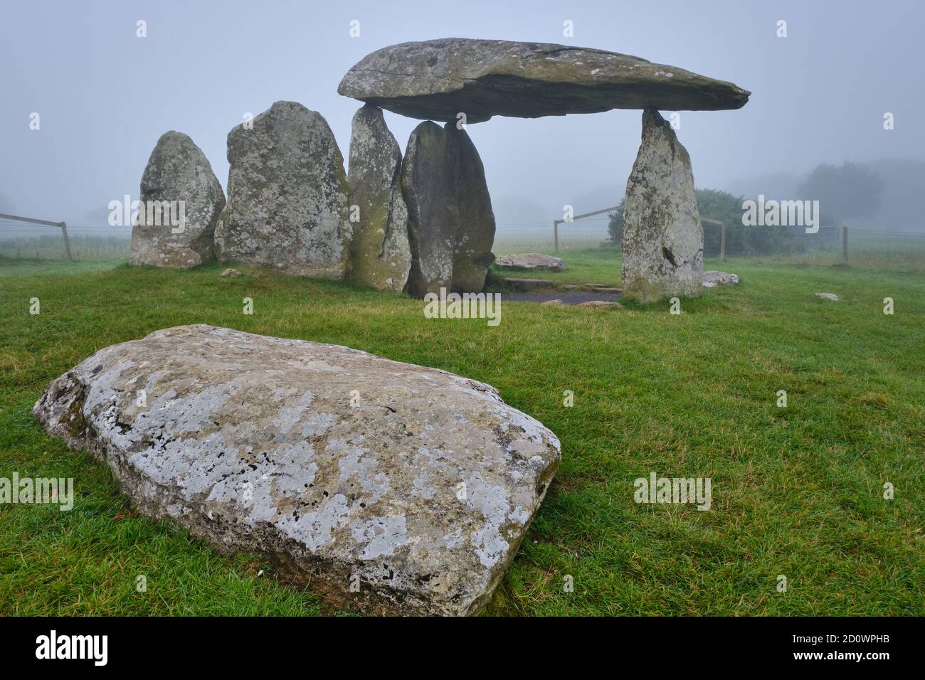 Camera di sepoltura preistorica di Pentre Ifan nel Pembrokeshire Coast National Park, Galles Foto Stock