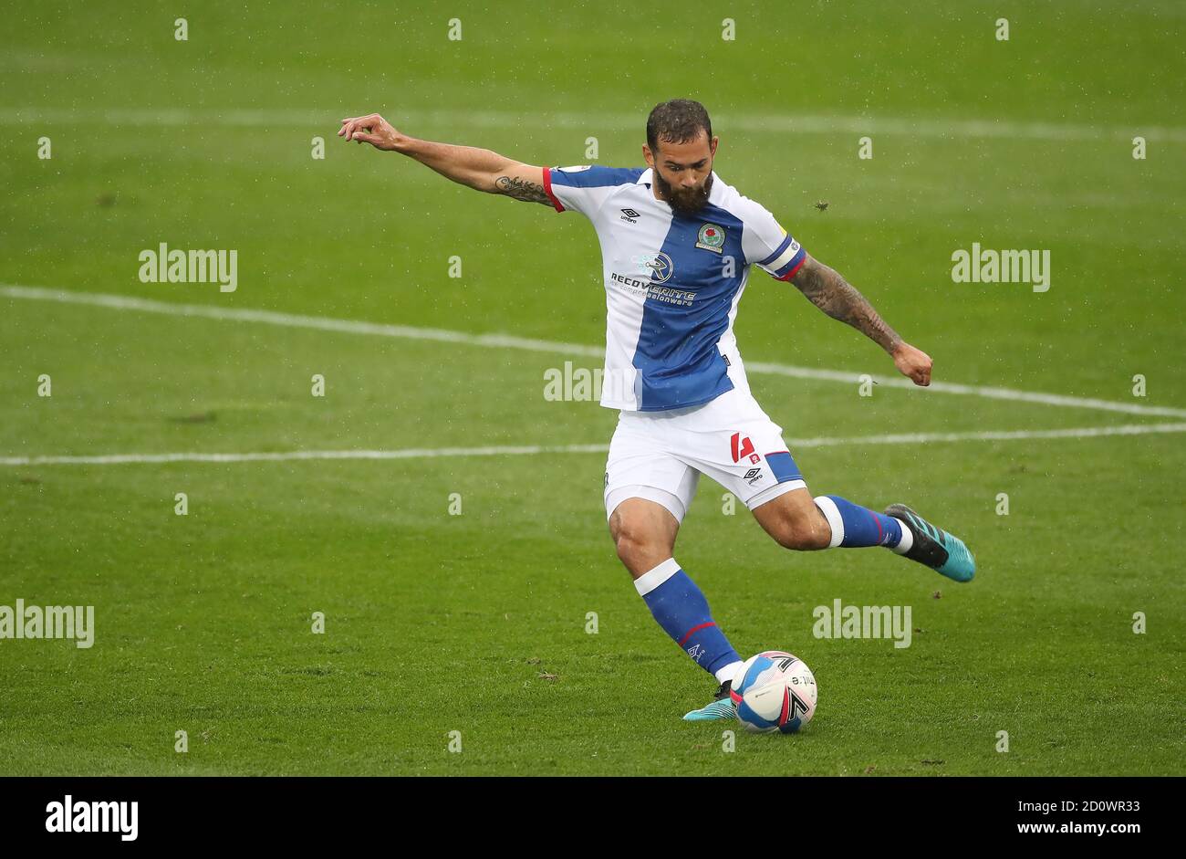 Bradley Johnson di Blackburn Rovers durante la partita del campionato Sky Bet all'Ewood Park di Blackburn. Foto Stock