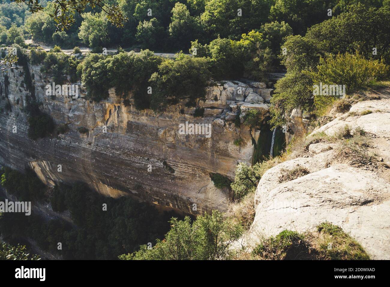 Cascata Salto de Sallent nella montagna vicino al villaggio Ripit i Pruit, Catalogna, Spagna Foto Stock