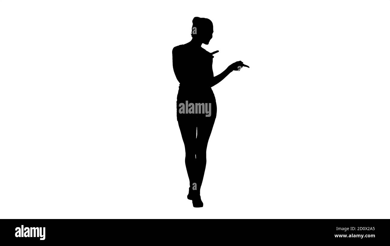 Silhouette fitness affascinante ragazza camminare e ascoltare musica. Foto Stock