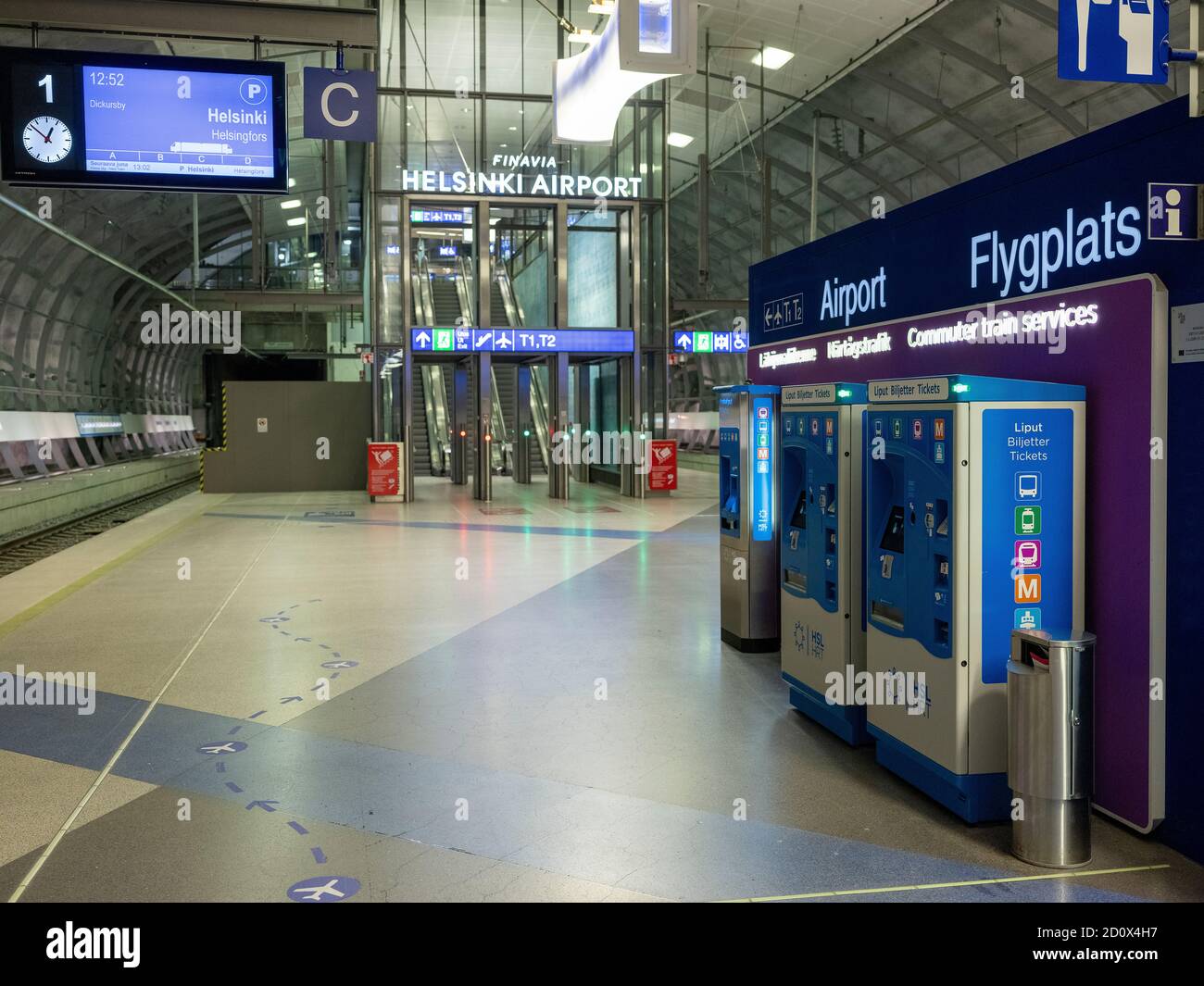 Helsinki/Finlandia - 1 OTTOBRE 2020: L'aeroporto internazionale è stato quasi vuoto durante la pandemia del Coronavirus Covid-19. Foto Stock