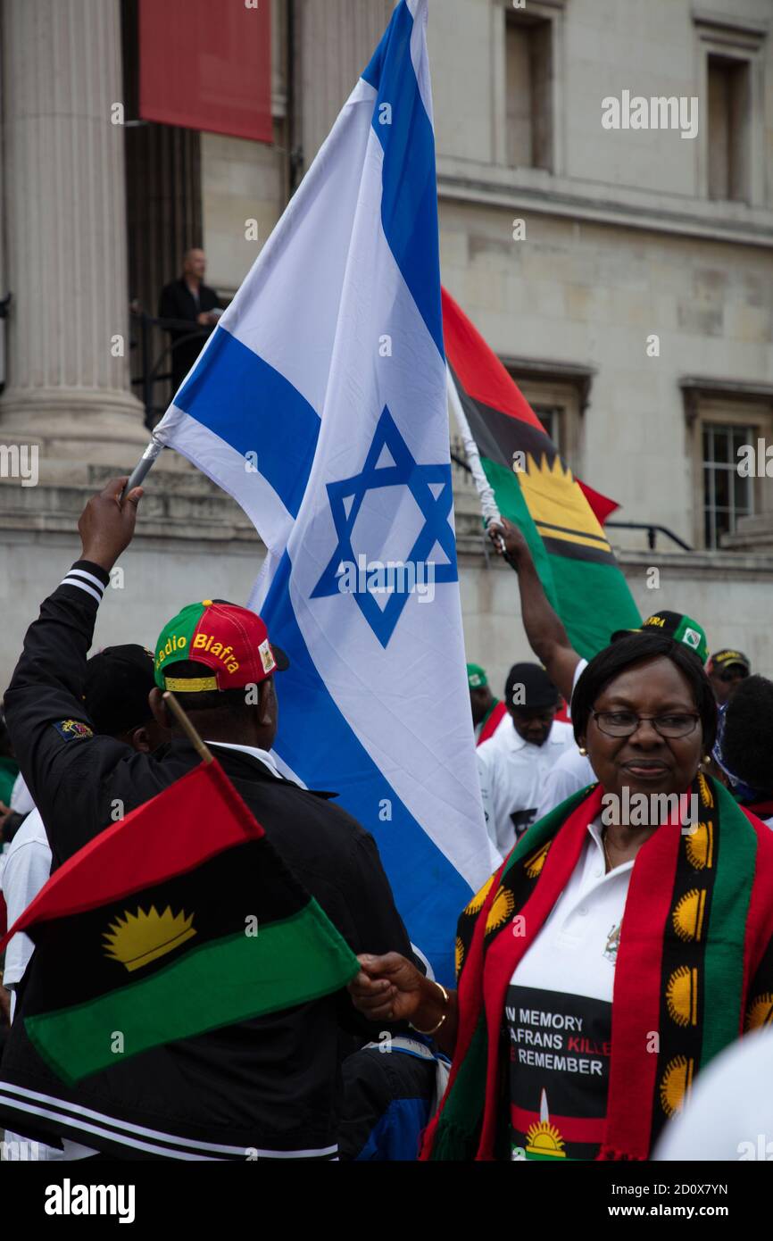 I partecipanti alla Giornata della memoria di Biafran, celebrata in Piazza Trafalgar il 30 maggio 2019. Foto Stock