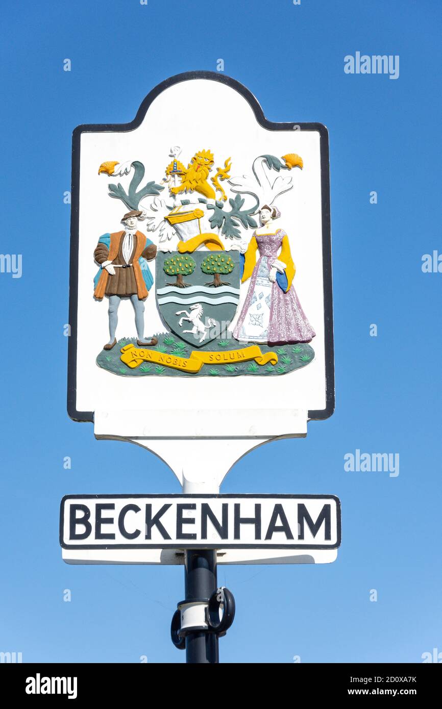 Village Sign, War Memorial Roundabout, Beckenham High Street, Beckenham, London Borough of Bromley, Greater London, England, United Kingdom Foto Stock