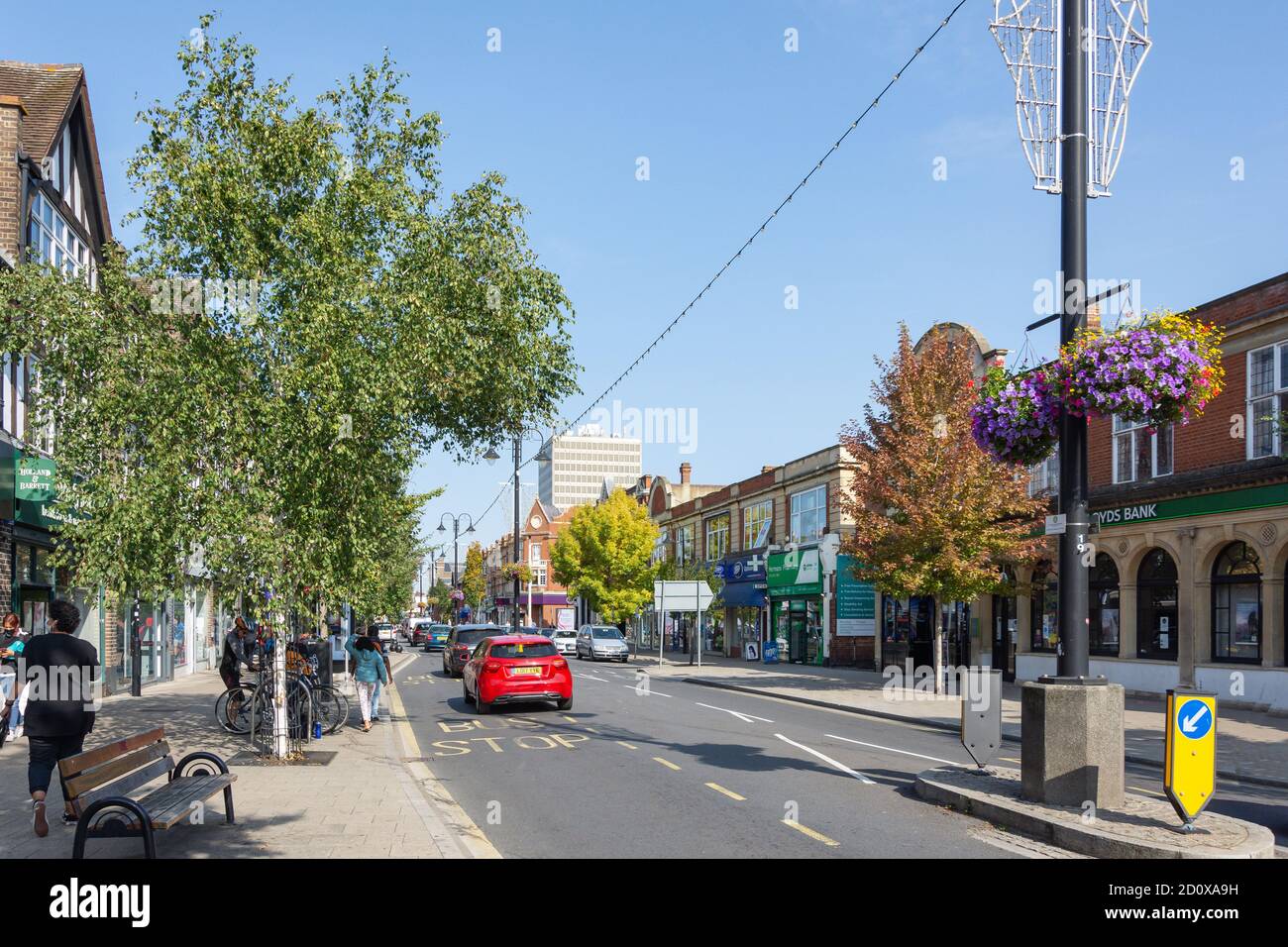 New Malden High Street, New Malden, Royal Borough di Kingston upon Thames, Greater London, England, Regno Unito Foto Stock