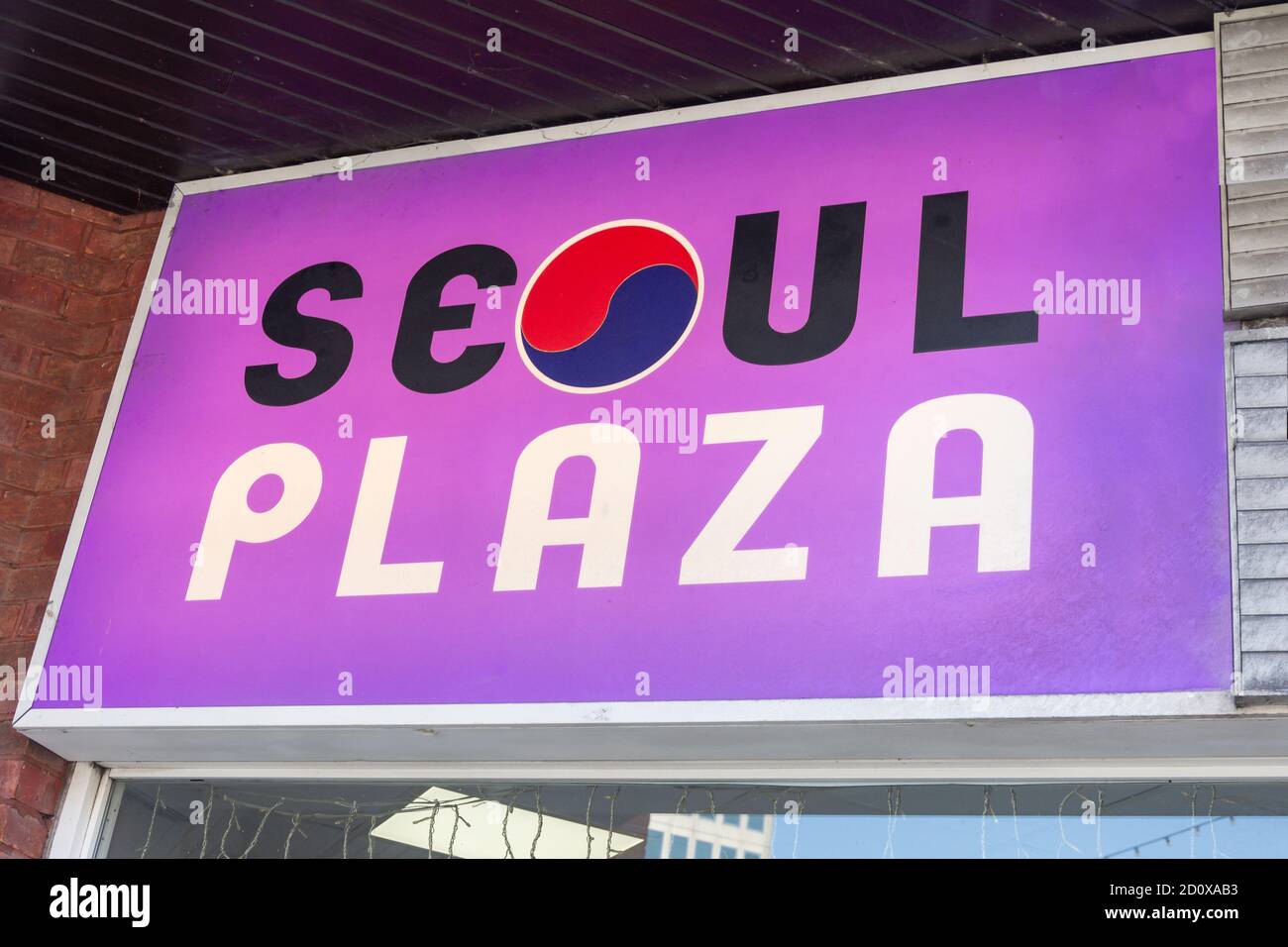 Seoul Plaza Korean food Shop segno, High Street, New Malden, Royal Borough of Kingston Upon Thames, Greater London, England, Regno Unito Foto Stock