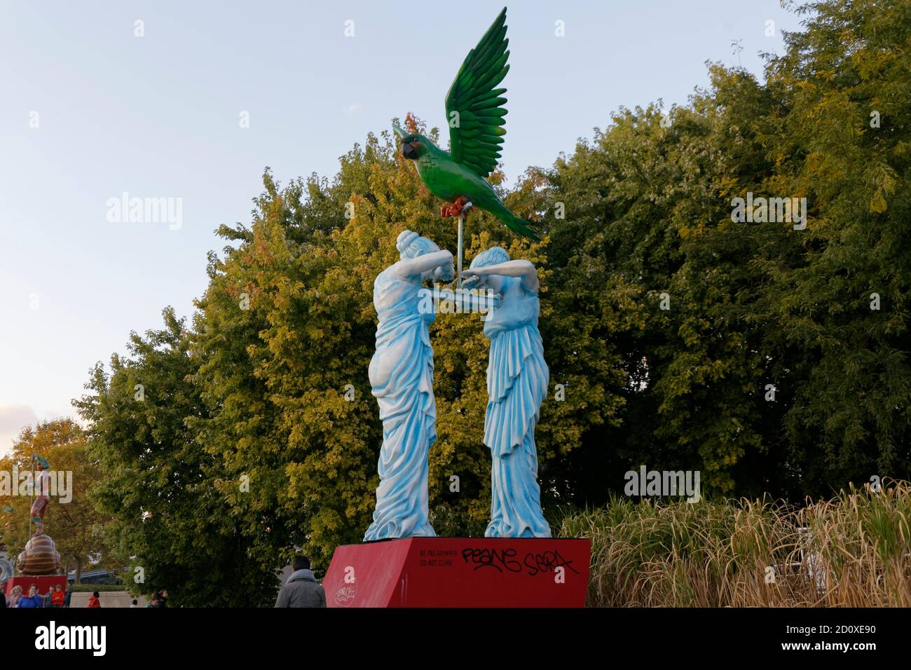 Parigi, Francia. 9 Ott 2016. Totem di scuole Samba a Rio in Parc de la  Villette, Parigi, Francia.211 Avenue Jean Jaurès, 75019 Parigi Foto stock -  Alamy