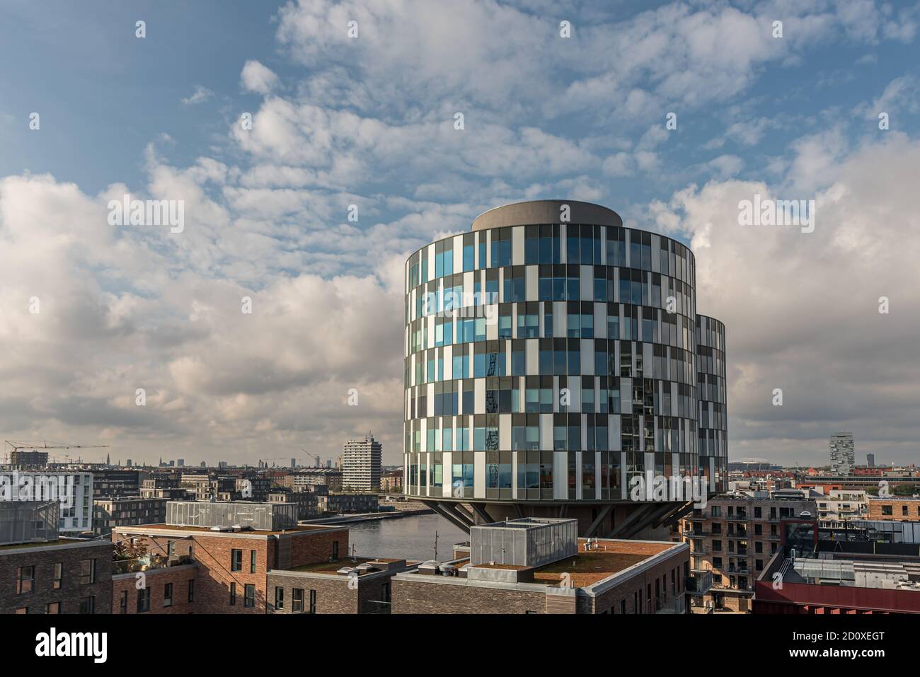 Skyling delle Torri di Portland, due silos nel porto di Copenhagen sono stati convertiti in un edificio per uffici nel 2014, Copenaghen, 30 settembre 2020, Foto Stock