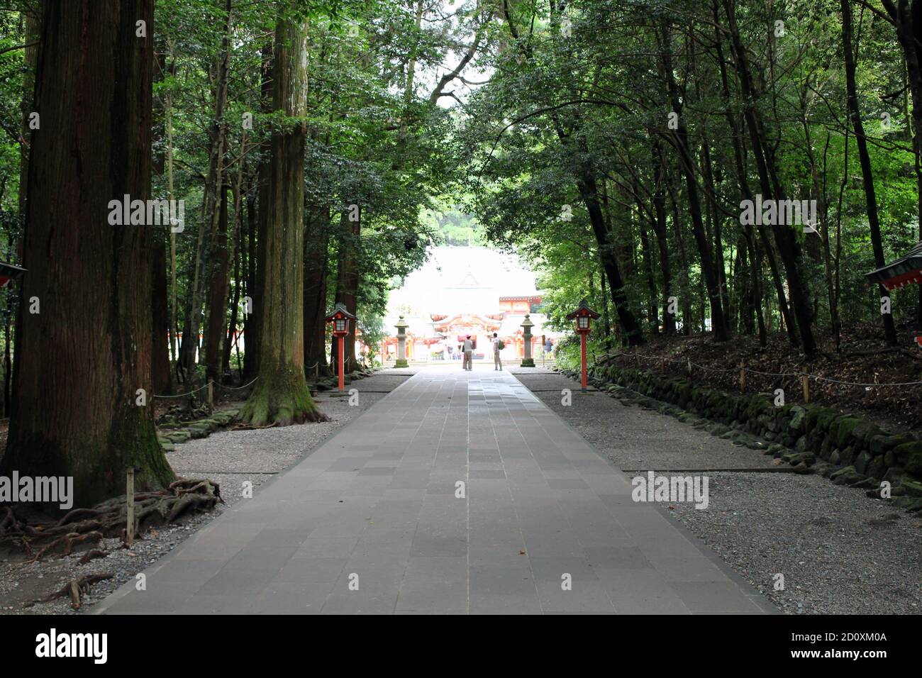 Entrando nel tempio principale del Santuario di Kirishima Jingu a Kagoshima. Preso in agosto 2019. Foto Stock