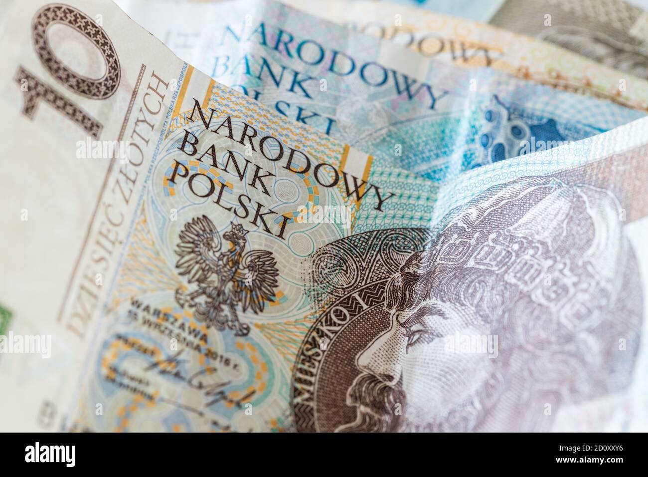 Carta polacca denaro. Il primo piano è di dieci zloty, sullo sfondo più alte denominazioni Foto Stock