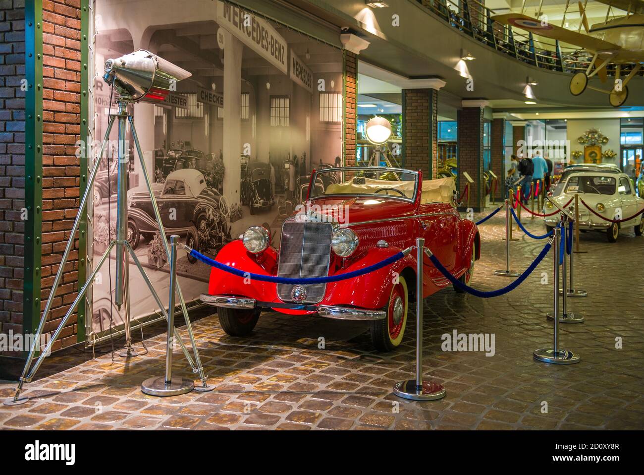 ARKHANGELSKOYE, RUSSIA - 26 AGOSTO 2020: Mercedes-Benz 170V Cabriolet UN'auto nella mostra del Vadim Zadorozhny Museo della tecnologia Foto Stock