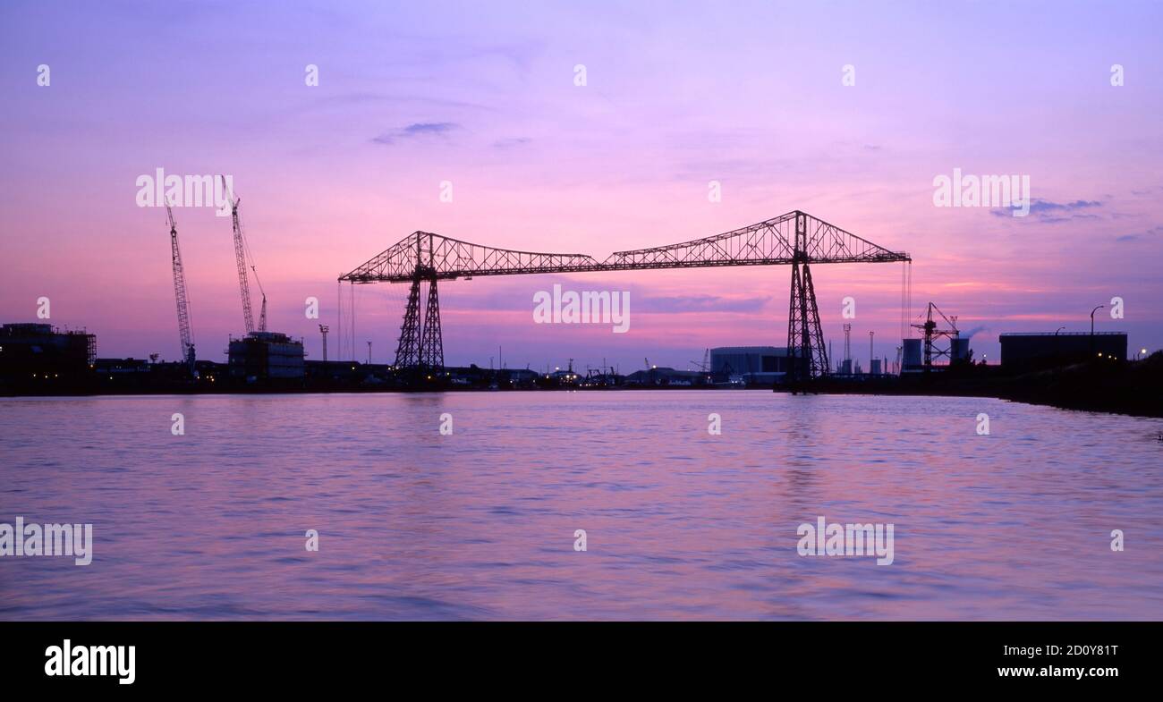 Transporter Bridge al tramonto, Fiume Tees, Middlesbrough, Teesside, Cleveland, Inghilterra Foto Stock