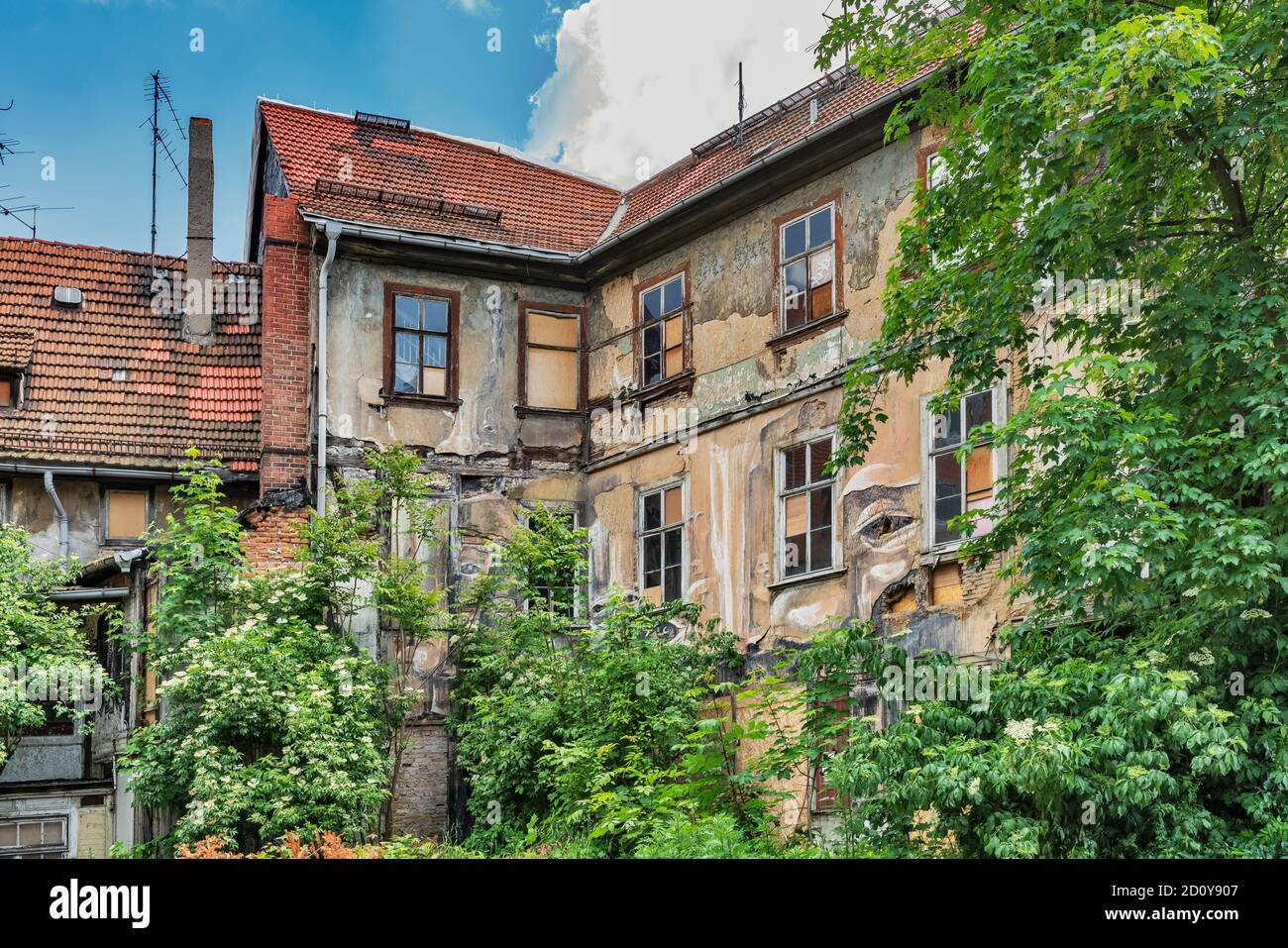 Derelict edificio residenziale su Kürschnergasse nel centro storico di Erfurt, capitale della Turingia, Germania, Europa Foto Stock