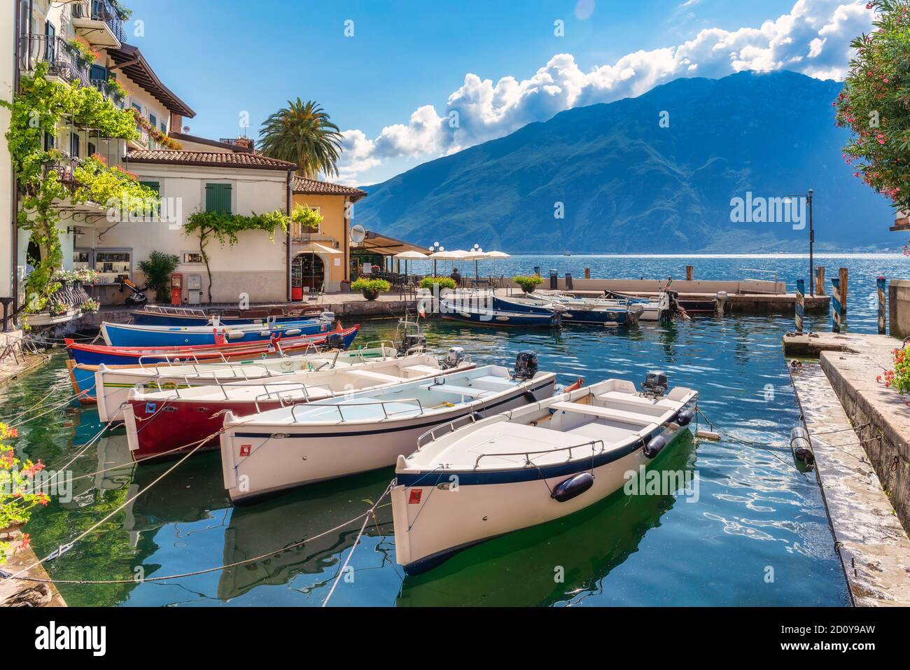 Limone, comune sul Lago di Garda, Lombardia, Italia Foto Stock