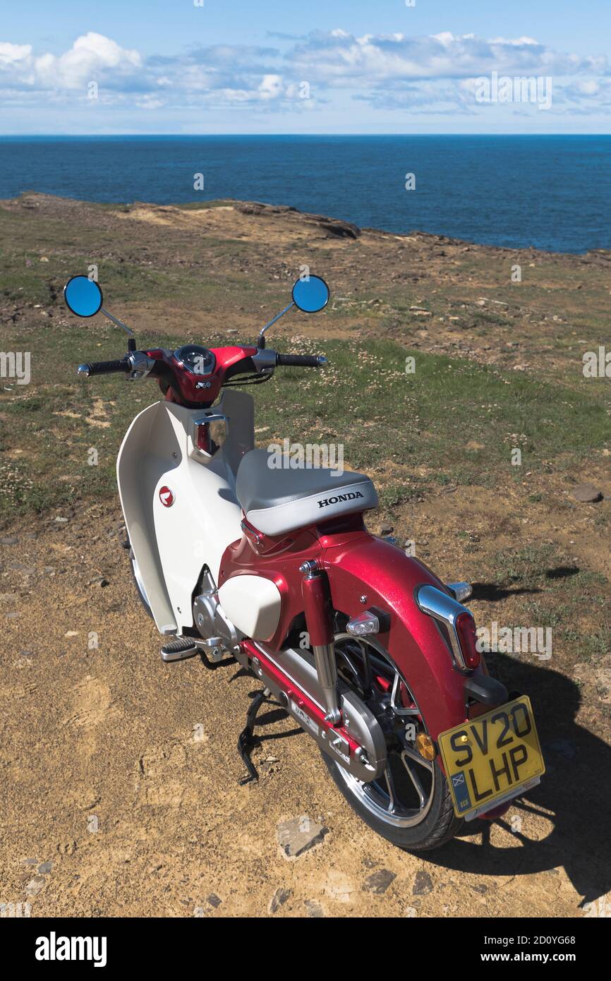 moto dh UK Honda super cub c125 rosso supercub commuter moto Foto Stock