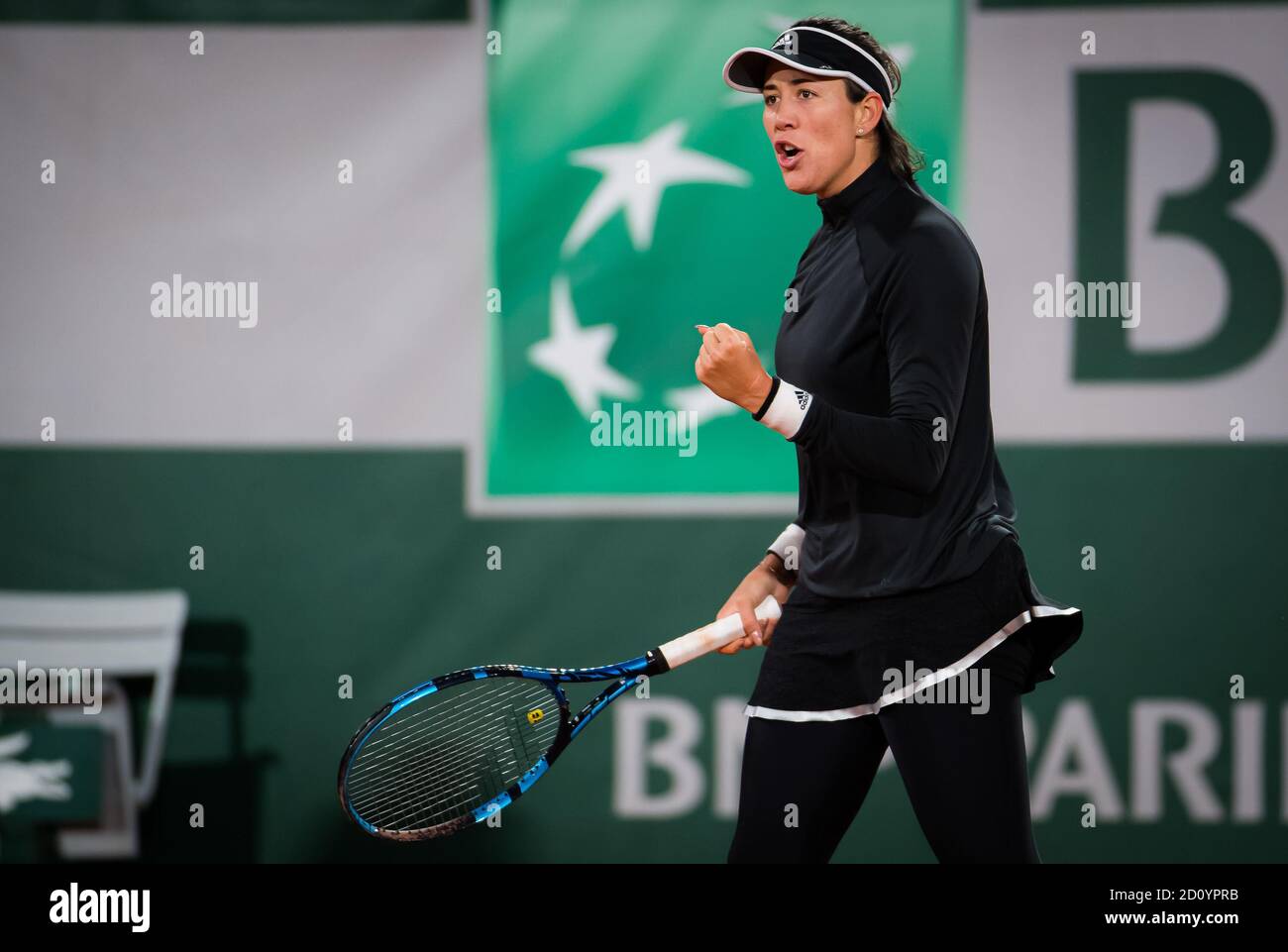 Garbine Muguruza della Spagna in azione contro Danielle Collins degli Stati Uniti durante il terzo round al Roland Garros 2020, Grand Slam tennis Foto Stock