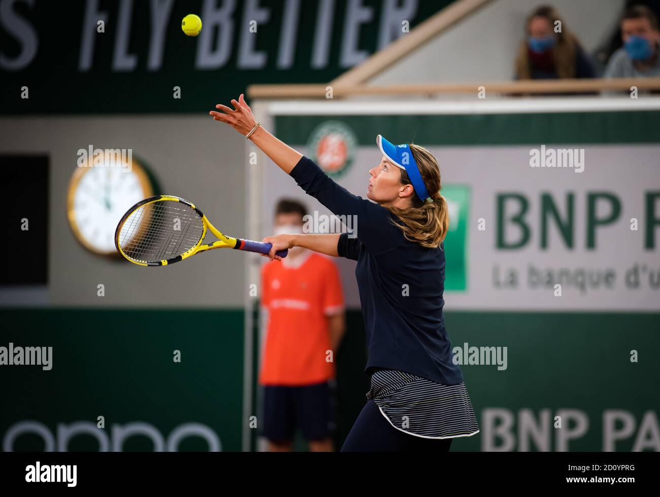 Danielle Collins degli Stati Uniti in azione contro Garbine Muguruza della Spagna durante il terzo round al Roland Garros 2020, Grand Slam tennis Foto Stock