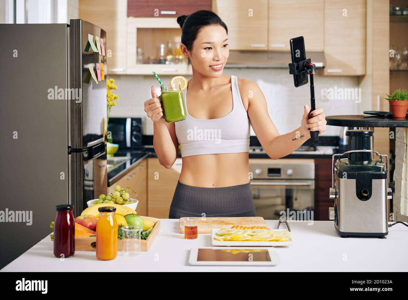 Video sulla preparazione di frullati per la colazione Foto Stock
