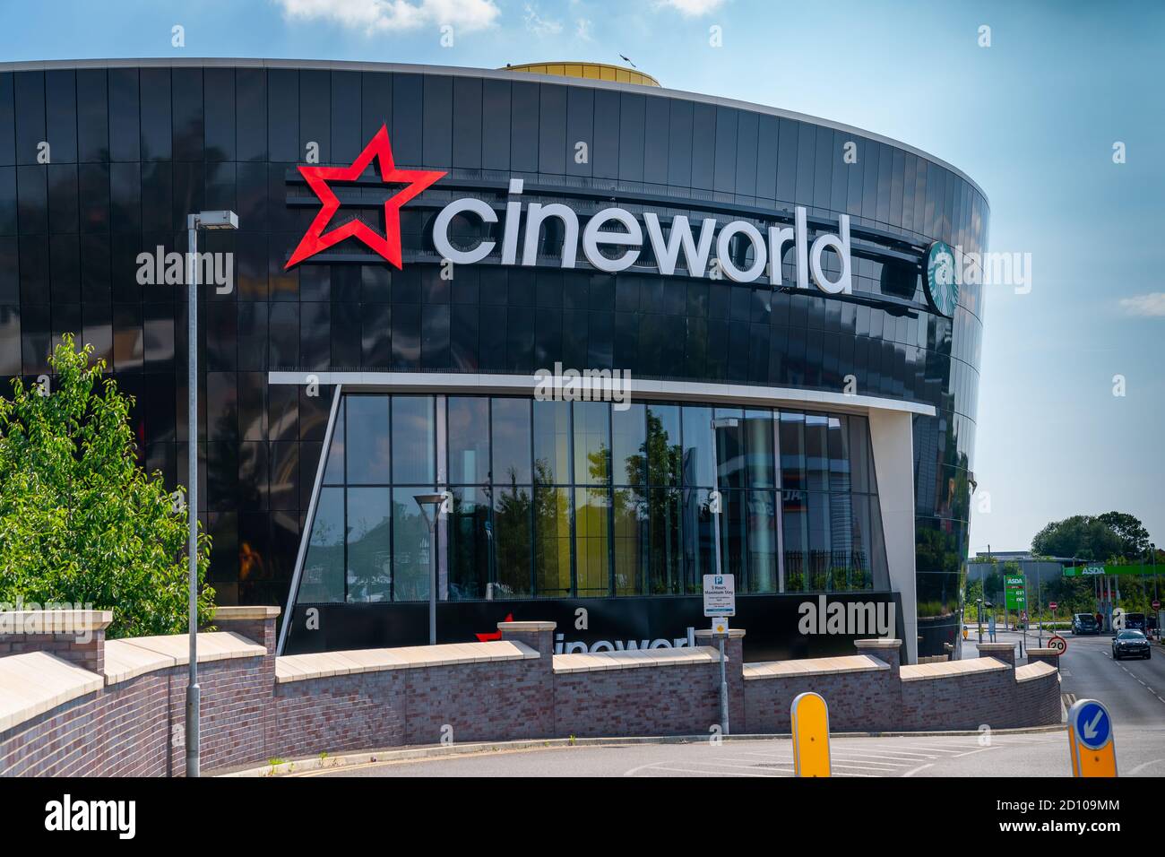 LONDRA, INGHILTERRA - 26 GIUGNO 2020: Cinema Cineworld a South Ruislip, Londra, Inghilterra chiuso durante la pandemia COVID-19 - 047 Foto Stock