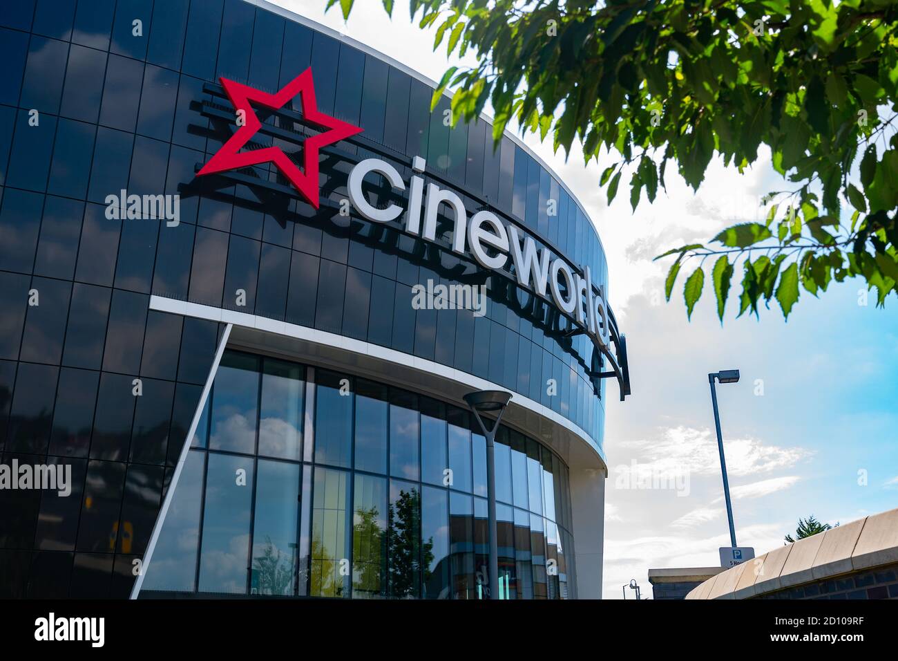 LONDRA, INGHILTERRA - 26 GIUGNO 2020: Cinema Cineworld a South Ruislip, Londra, Inghilterra chiuso durante la pandemia COVID-19 - 023 Foto Stock