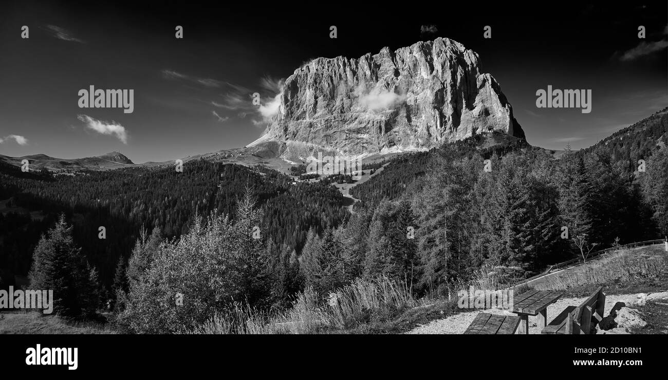 Langkofel - Saslonch, vista da Grödnerjoch e Passo Gardena, Wolkenstein, Alto Adige, Italia Foto Stock