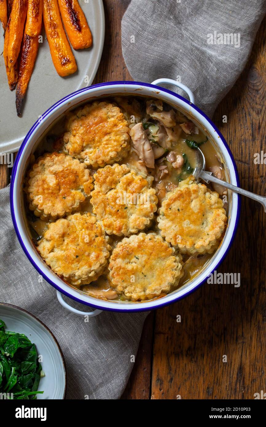 Ciottolo di pollo con focaccine di timo Foto Stock