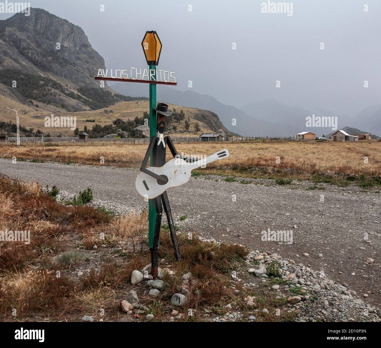 La città più giovane dell'Argentina, El Chalten, è l'ingresso alla parte nord del Parque National Los Glaciares. È dominata dal massiccio del Fitzroy. Foto Stock