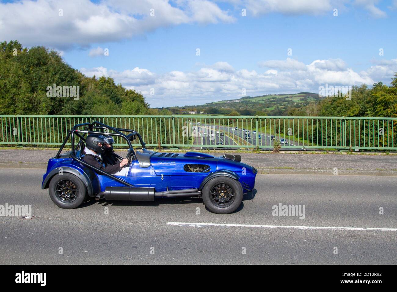 Q891AAN Blue Westfield. Motore rotante AIE Wankel - 650S - 120HP SPARCS in Westfield 120R traffico veicolare, veicoli in movimento, automobili, veicoli che guidano su strade del Regno Unito, motori, motori sulla rete stradale autostradale M6 nel Regno Unito. Foto Stock