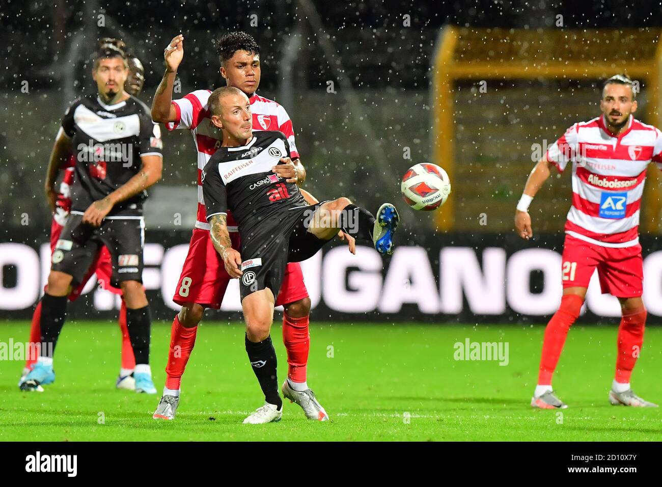 Lugano, Svizzera. 03 ottobre 2020. Gerndt (Lugano) e Baltazar n.8 (Sion) 3durante la partita della Swiss Super League tra FC Lugano e FC Sion Cristiano Mazzi/SPP Credit: SPP Sport Press Photo. /Alamy Live News Foto Stock