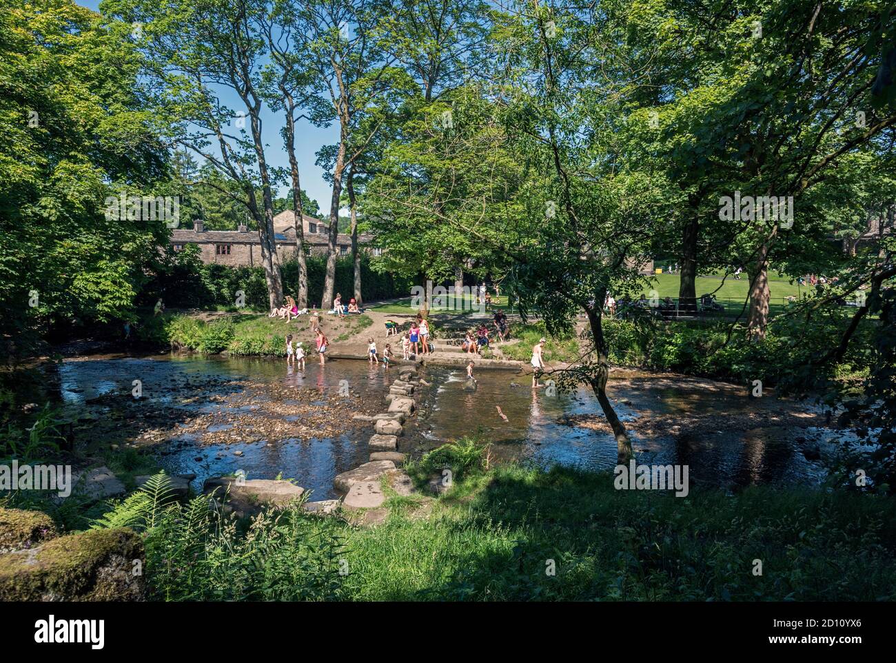 The Stepping Stone, Uppermill, Saddleworh, Oldham, Greater Manchester. Foto Stock