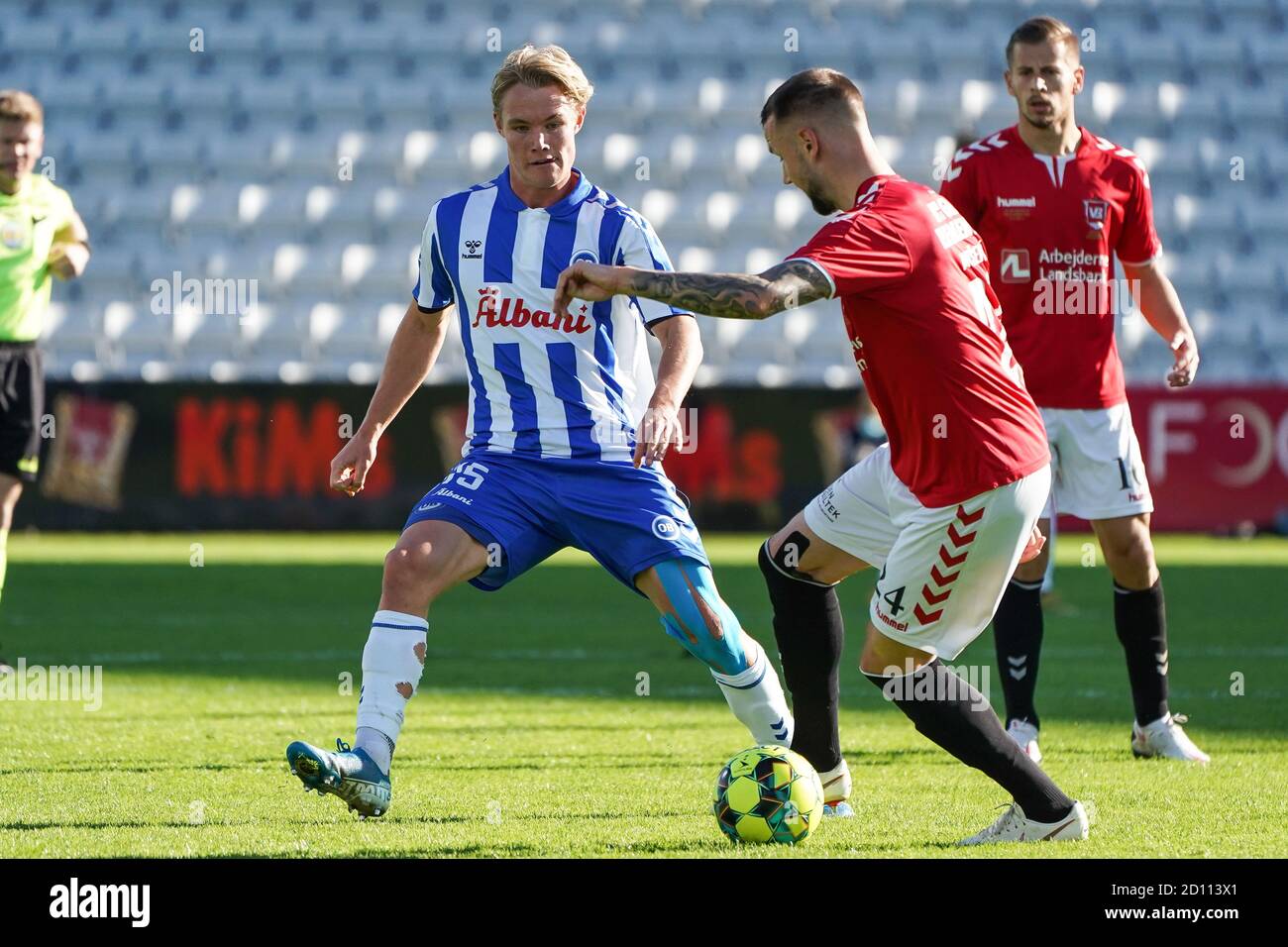 Odense, Danimarca. 04 ottobre 2020. Max Fenger (15) di OB visto durante la partita 3F Superliga tra Odense Boldklub e Vejle Boldklub al Parco Naturale dell'energia di Odense. (Photo Credit: Gonzales Photo/Alamy Live News Foto Stock