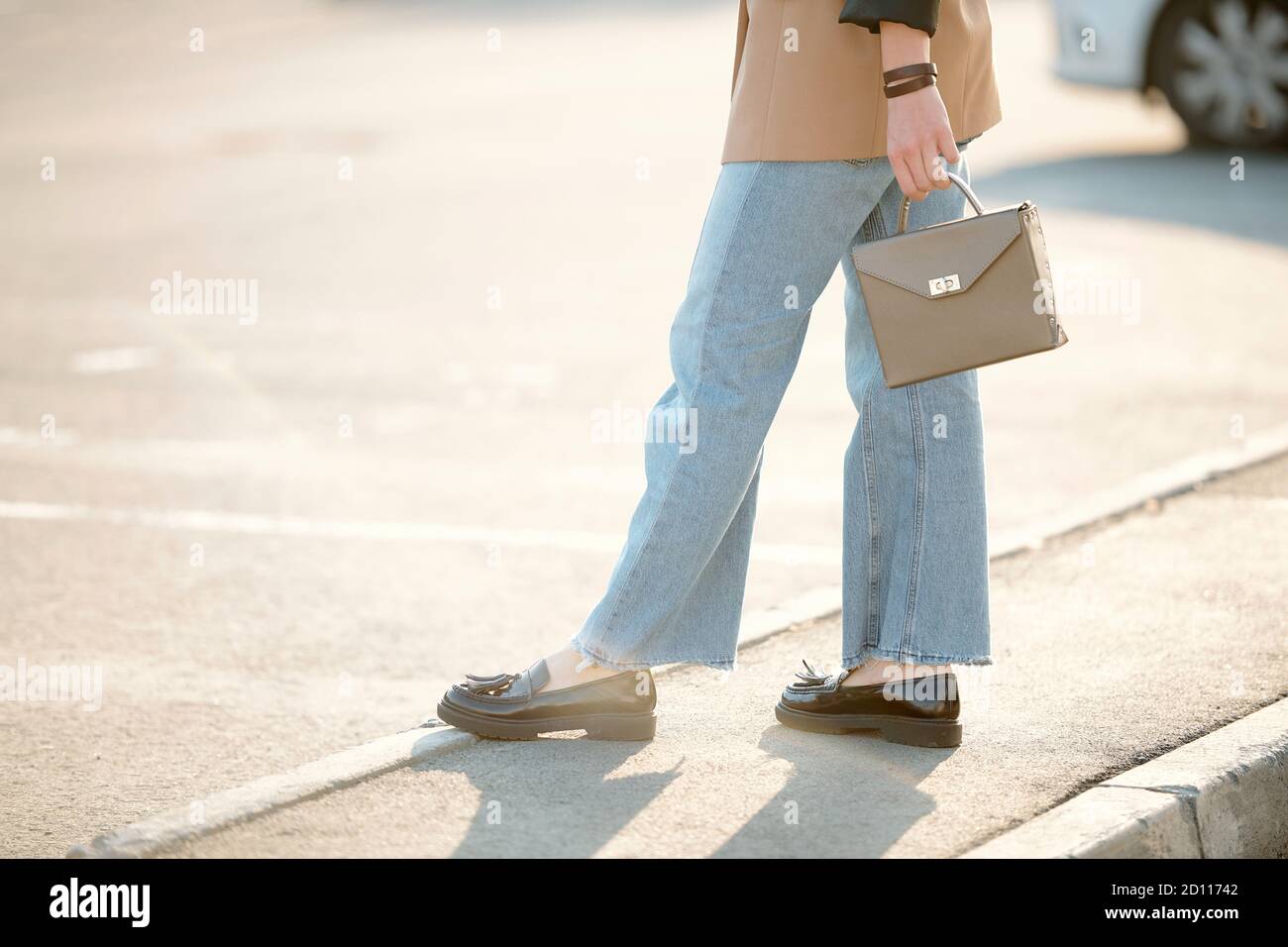 Black shoes and blue jeans immagini e fotografie stock ad alta risoluzione  - Alamy