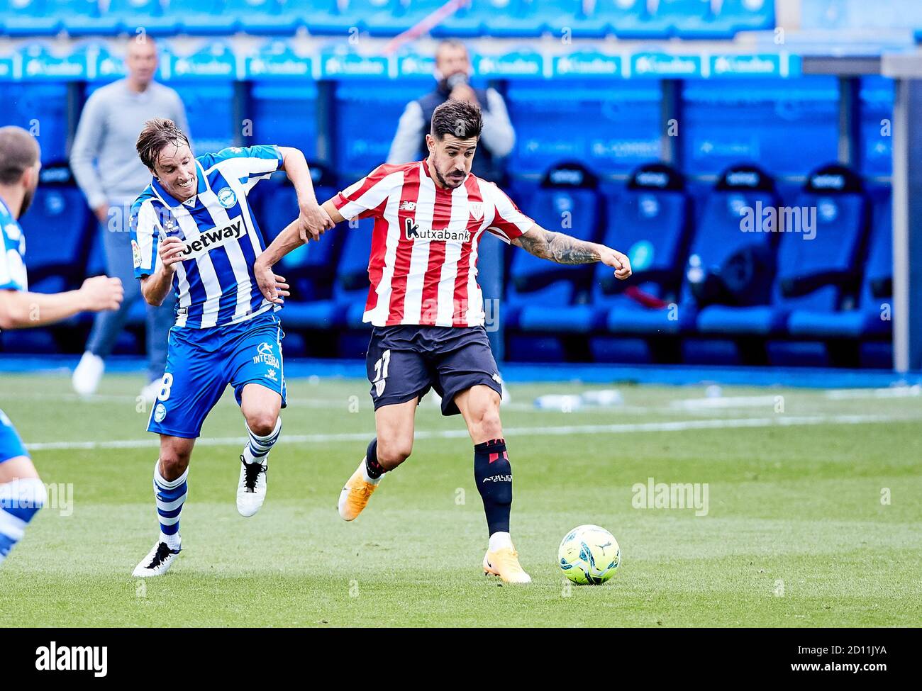 Yuri Berchiche del Club Atletico e Tomas Pina del Deportivo Alaves durante la partita di calcio del campionato spagnolo la Liga Tra Deportivo A. Foto Stock