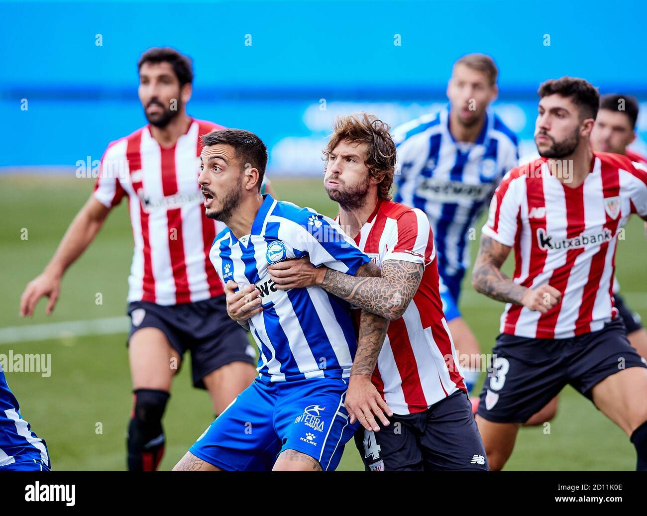 Inigo Martinez del Club Atletico e Joselu del Deportivo Alaves Durante il campionato spagnolo la Liga partita di calcio tra Deportivo Alave Foto Stock