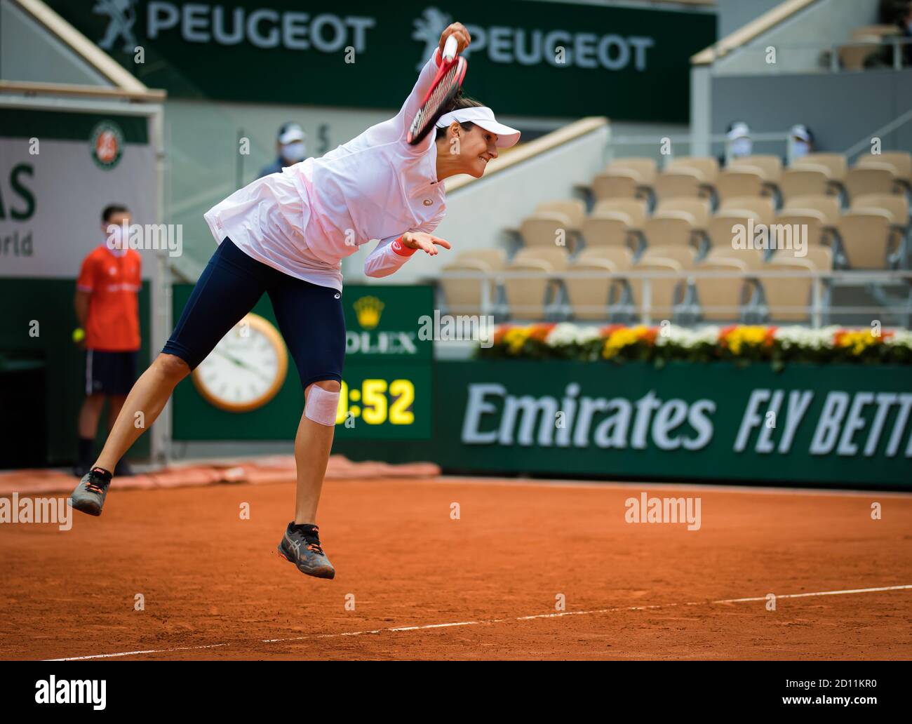 Caroline Garcia di Francia in azione contro Elina Svitolina dell'Ucraina durante il quarto round al Roland Garros 2020, Grand Slam tennis tourna Foto Stock