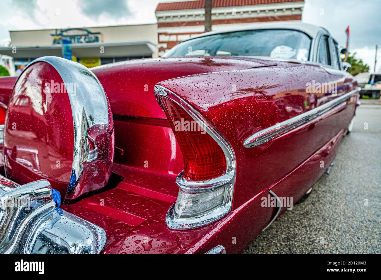 New Smyrna Beach, FL - 12 agosto 2017: 1954 Mercury Monterey al Canal Street Car Show . Foto Stock