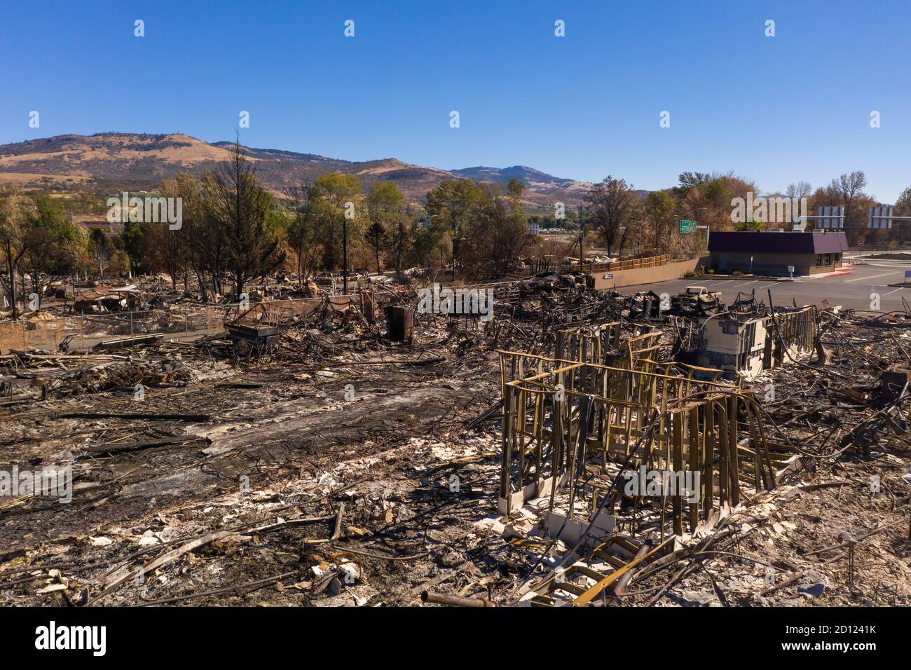 Stazione di gas bruciato nell'area di Phoenix Talent Medford Oregon da Fuoco di Almeda 2020 Foto Stock