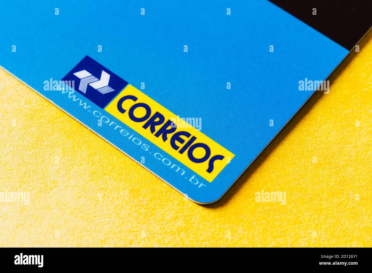 Brasile. 04 ottobre 2020. In questa illustrazione fotografica il logo Correios visto su una carta di credito: SOPA Images Limited/Alamy Live News Foto Stock