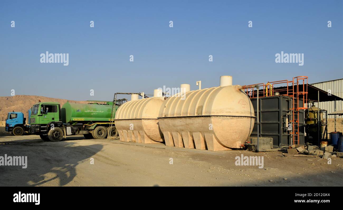 Impianto di trattamento delle acque reflue. Processo dell'impianto STP. Autocisterne. Foto Stock