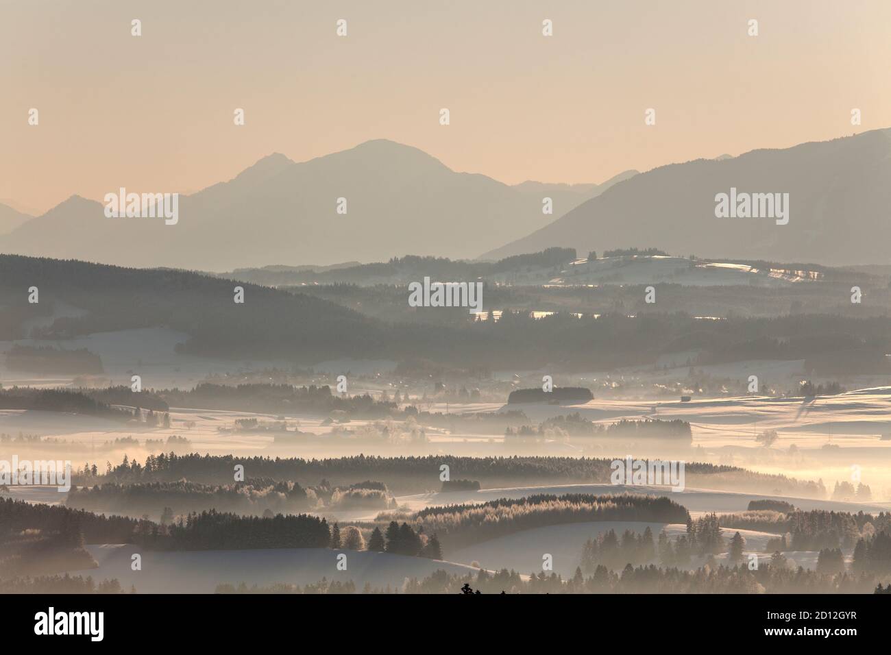 Geografia / viaggio, Germania, Baviera, Auerberg, vista da Auerberg delle preAlpi bavaresi e Ammerg, diritti aggiuntivi-liquidazione-Info-non-disponibile Foto Stock