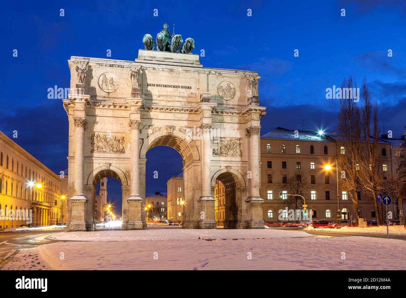 Geografia / viaggio, Germania, Baviera, Monaco, vista a Siegestor (porta della Vittoria) in città con Leopolds, diritti aggiuntivi-clearance-informazioni-non-disponibile Foto Stock