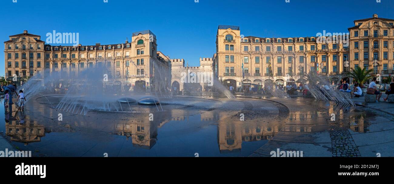 Geografia / viaggio, Germania, Baviera, Monaco, letto circolare fiorito a Karlsplatz Stachus con Karlstor, , diritti aggiuntivi-clearance-Info-non-disponibile Foto Stock