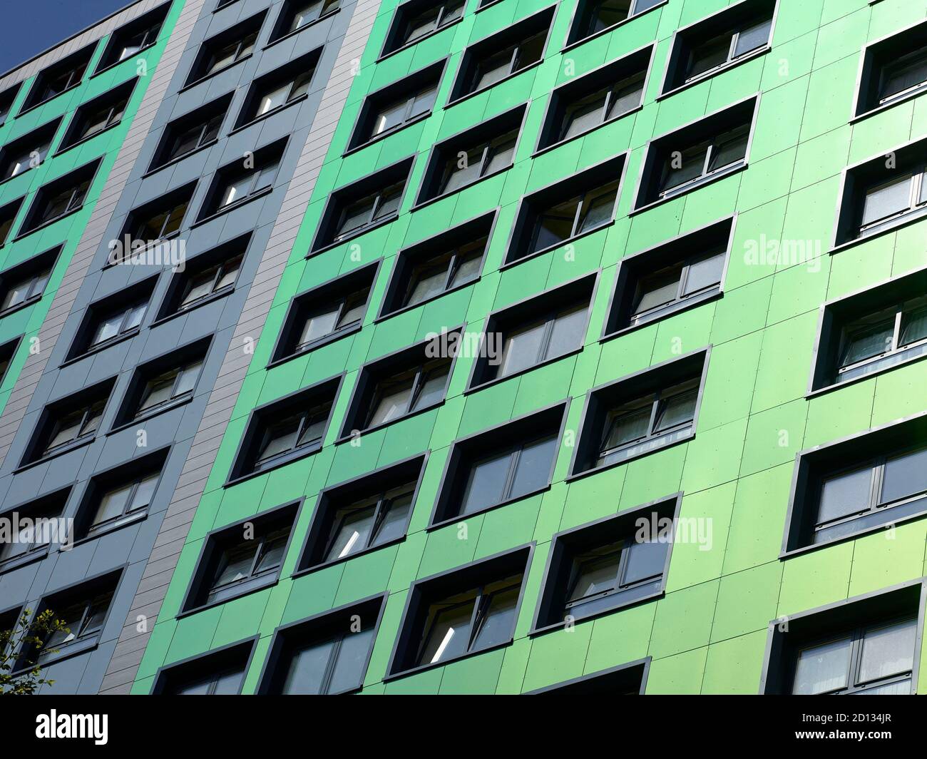 Ri-clad edificio residenziale torre, Stockport, Inghilterra nord-occidentale, Regno Unito Foto Stock