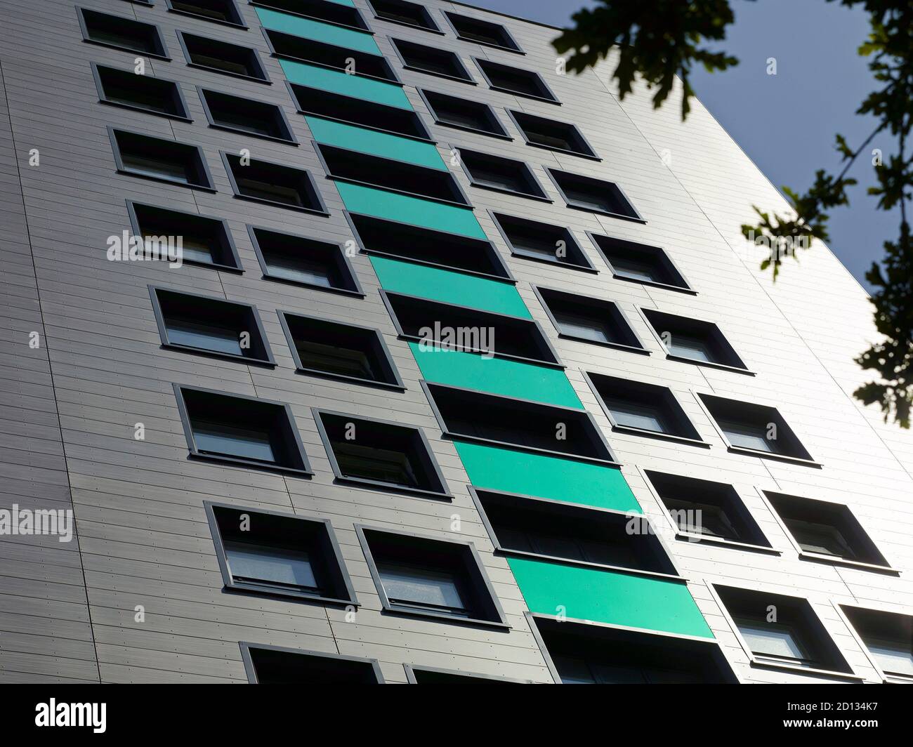 Ri-clad edificio residenziale torre, Stockport, Inghilterra nord-occidentale, Regno Unito Foto Stock