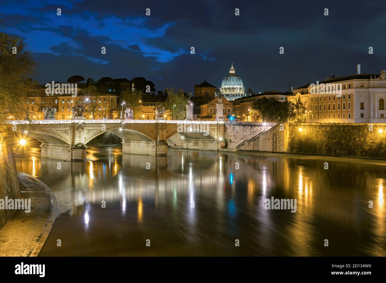 Vista notturna di Roma. Foto Stock