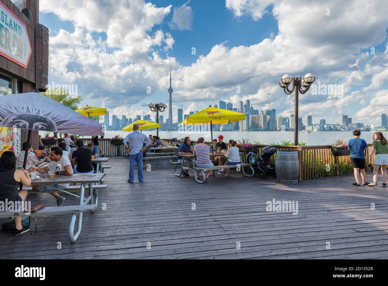 Vista sulla città di Toronto dal ristorante dell'isola centrale di Toronto, Canada Foto Stock