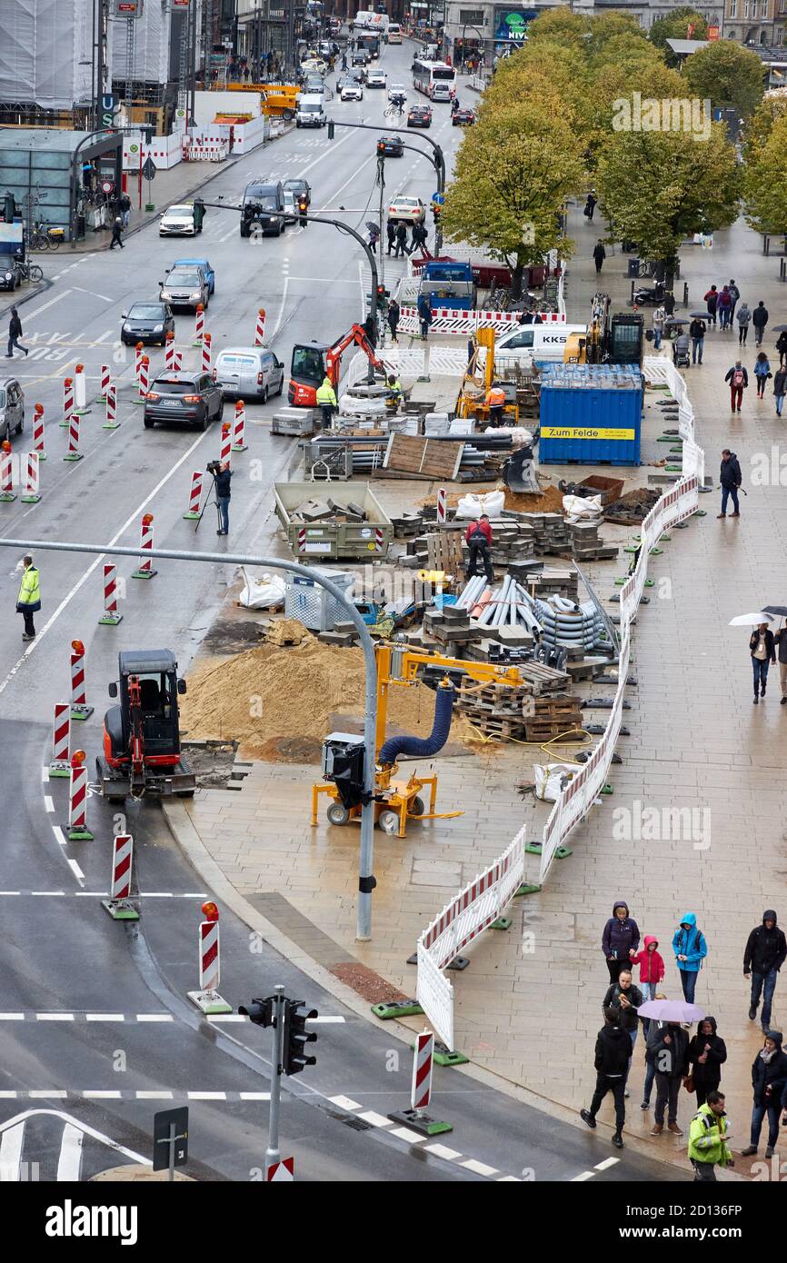 Amburgo, Germania. 05 ottobre 2020. Vista del cantiere al ponte Reesendamm su Jungfernstieg. Sono iniziati i lavori per la conversione in una zona senza auto a Jungfernstieg. Credit: Georg Wendt/dpa/Alamy Live News Foto Stock