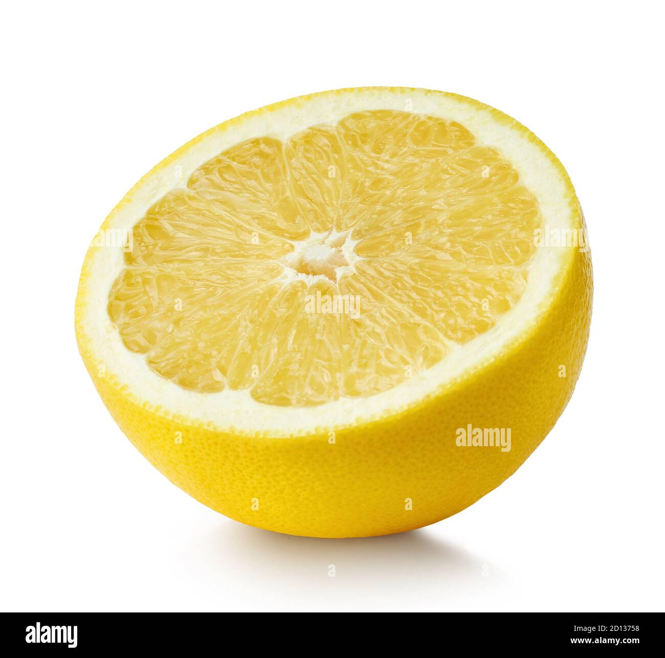 metà del pompelmo giallo isolato su sfondo bianco Foto Stock
